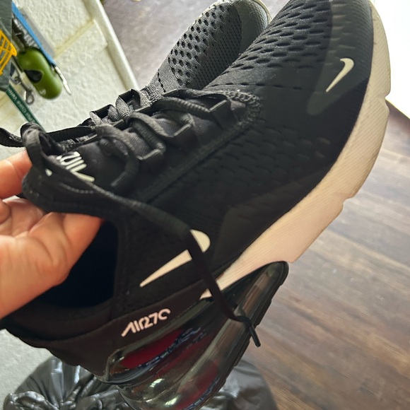 Nike Air Max 270 Black and White Women’s - Picture 9 of 9